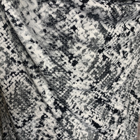 Calvin Klein Black & White Python Print Sleeveless Cowl Neck Blouse Size Medium - Picture 5 of 9